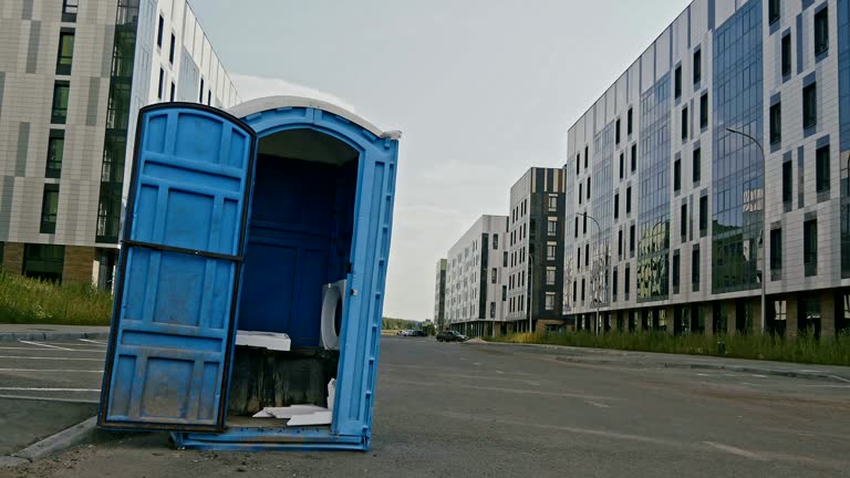 Best Portable Restroom Servicing (Cleaning and Restocking)  in Baytown, TX